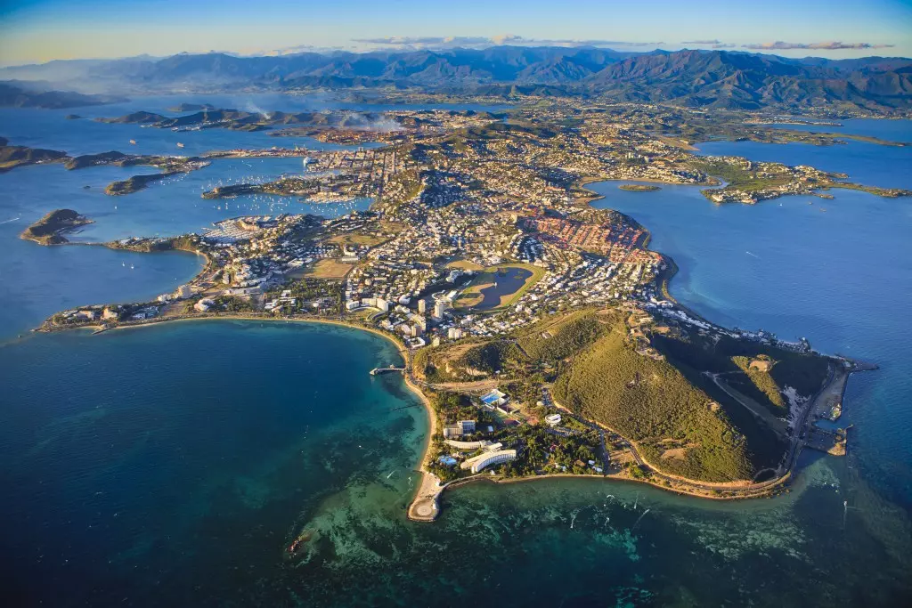 SÉRIE. Histoire des chefs-lieux d’Outre-mer : Nouméa, une capitale construite par le bagne, le nickel et le Pacifique