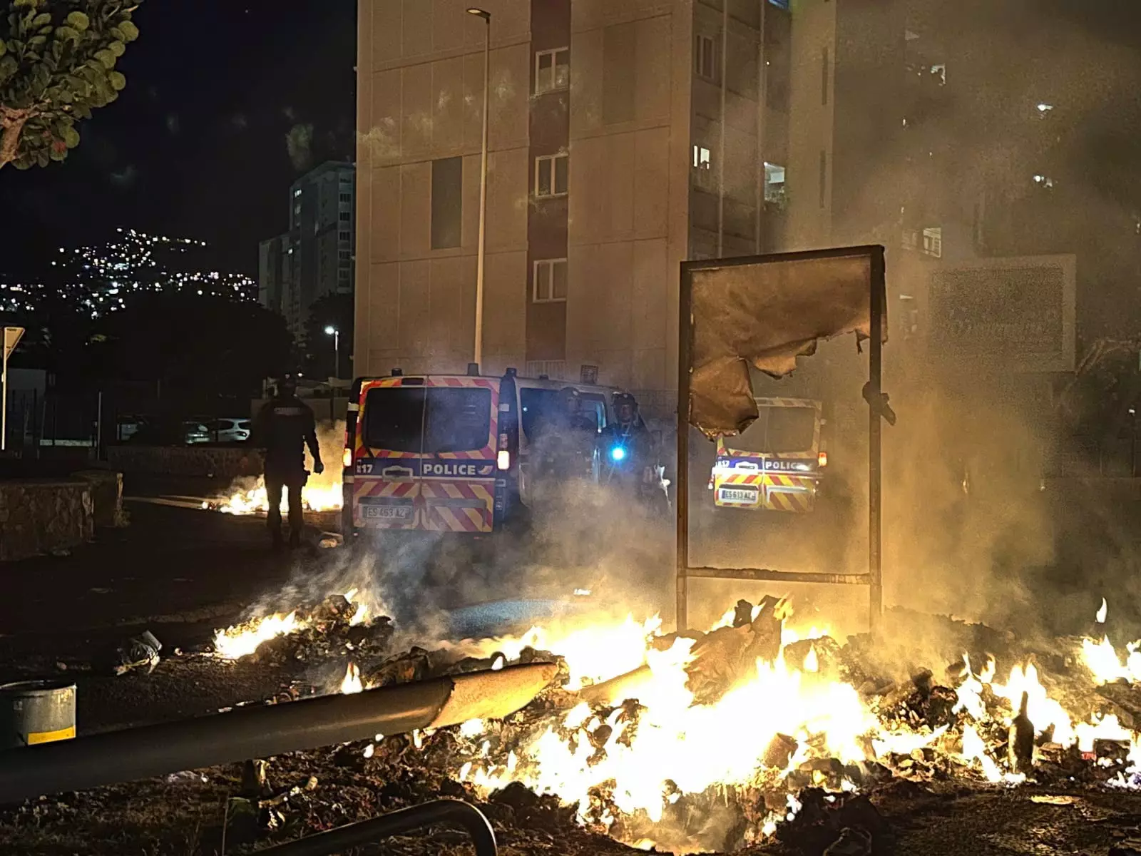 La Réunion : Après des violences urbaines à Saint-Denis, le préfet annonce le déploiement d'un escadron de gendarmerie mobile