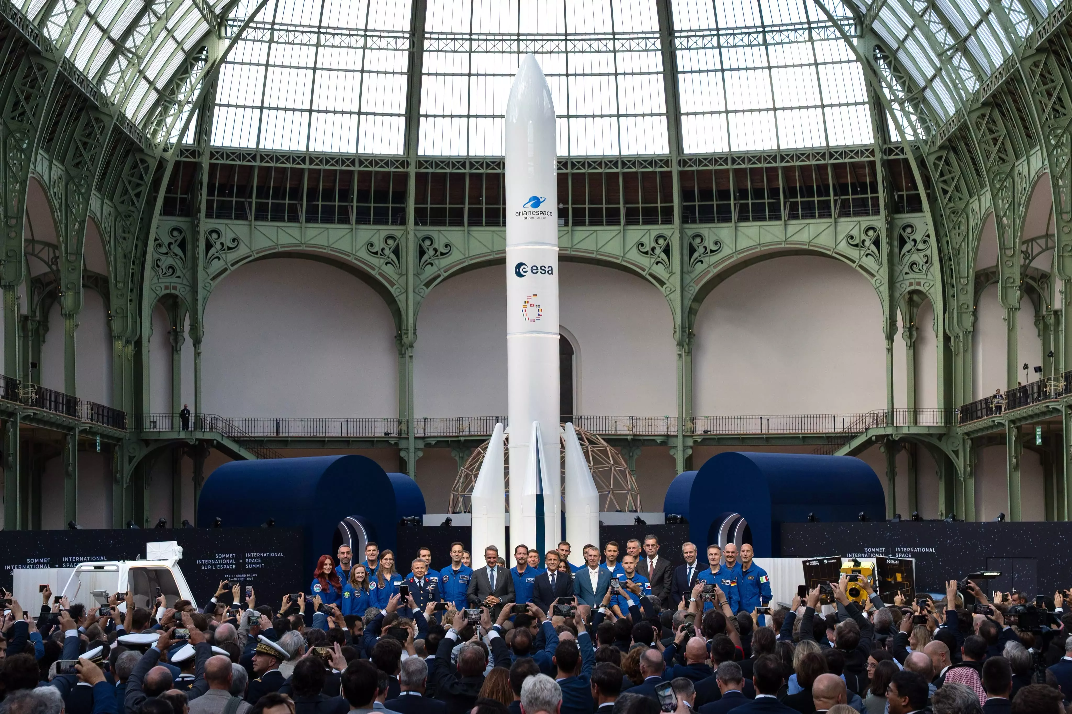 Spatial: La première capsule européenne habitée doit décoller de Kourou avec à son bord des astronautes européens et d'autres nations, ambitionne Emmanuel Macron