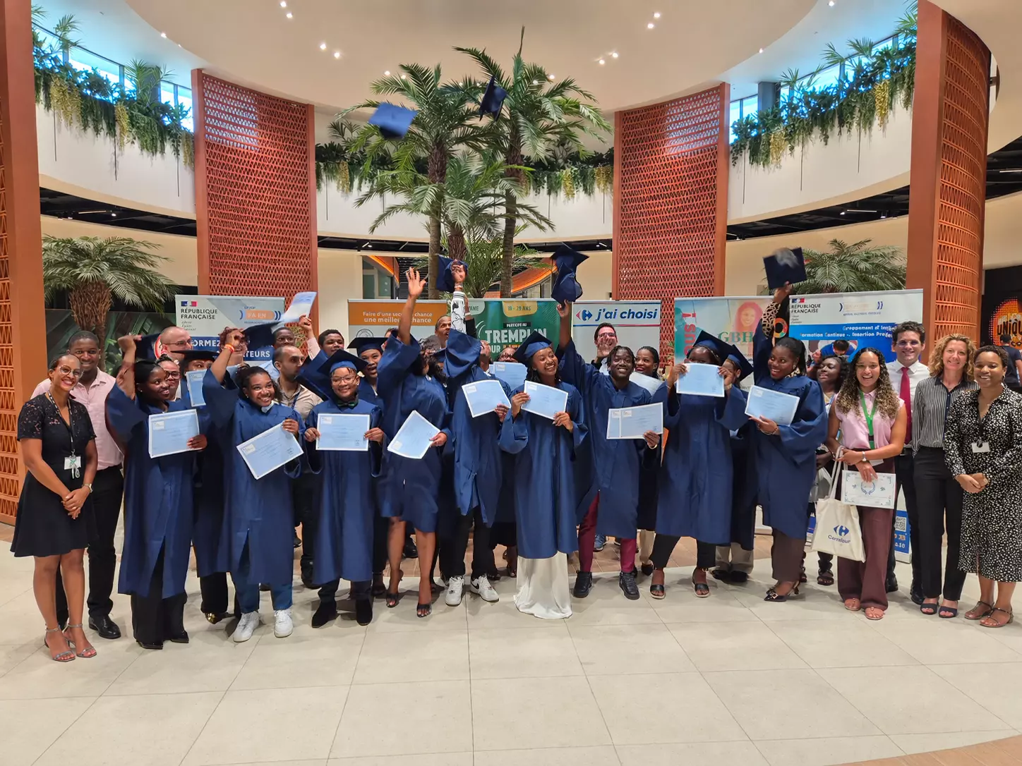 Guyane : Huit jeunes décrochent un CDI après un parcours d’insertion avec GBH et l’E2C