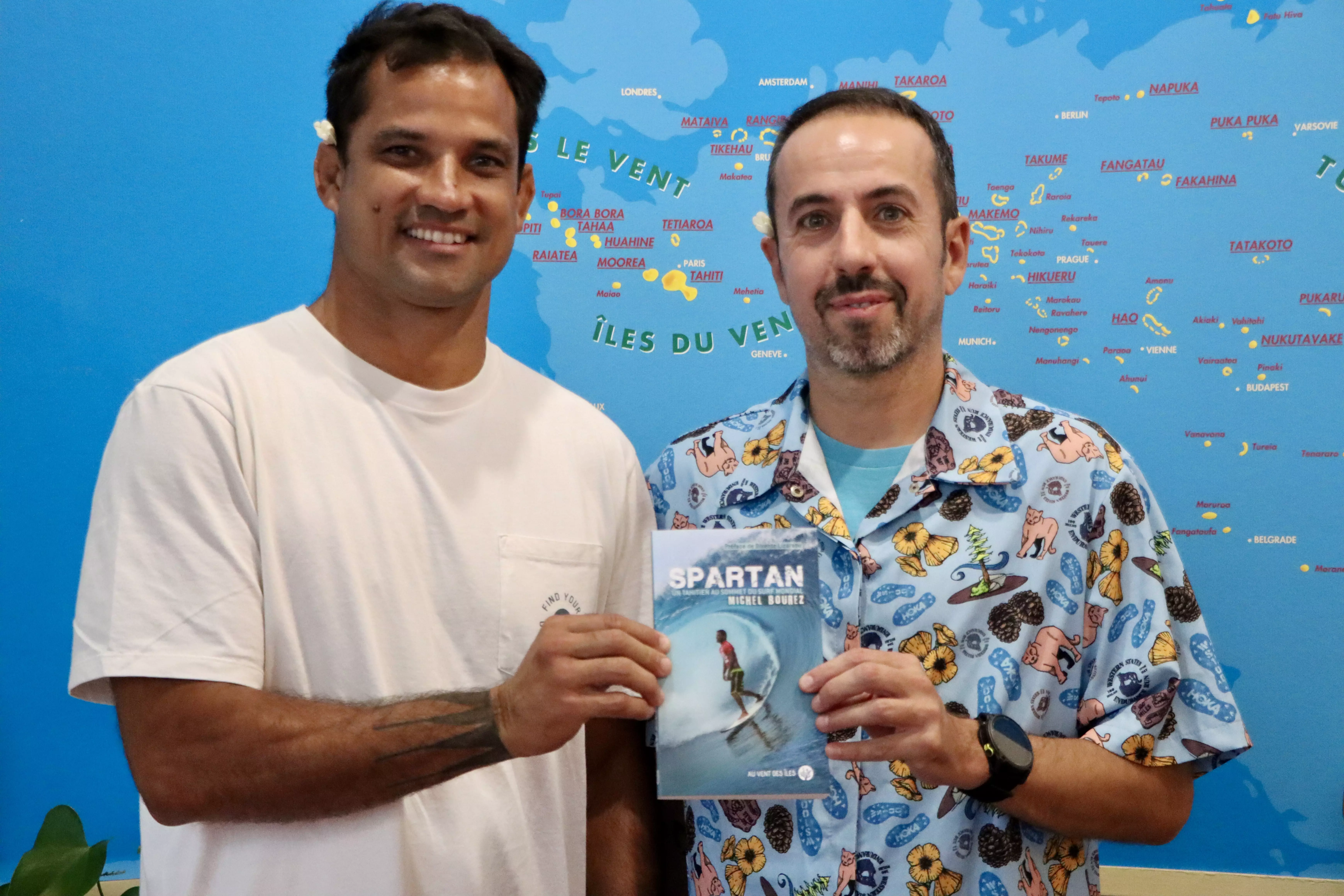 Avec son autobiographie Spartan, le surfeur tahitien Michel Bourez raconte « la vérité », souvent difficile, d’une carrière de sportif