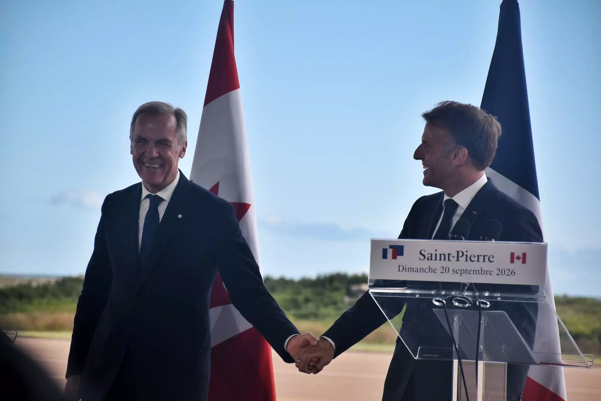 À Saint-Pierre-et-Miquelon, une rencontre historique et une volonté commune du Président Emmanuel Macron et du Premier Ministre Mark Carney pour un rapprochement entre les deux pays