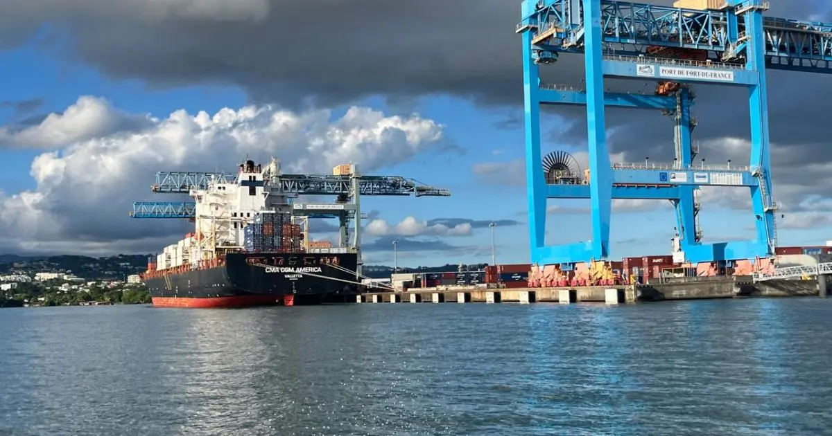 Grand Port maritime de Martinique : deux navires déroutés vers la Guadeloupe par la grève des portiqueurs