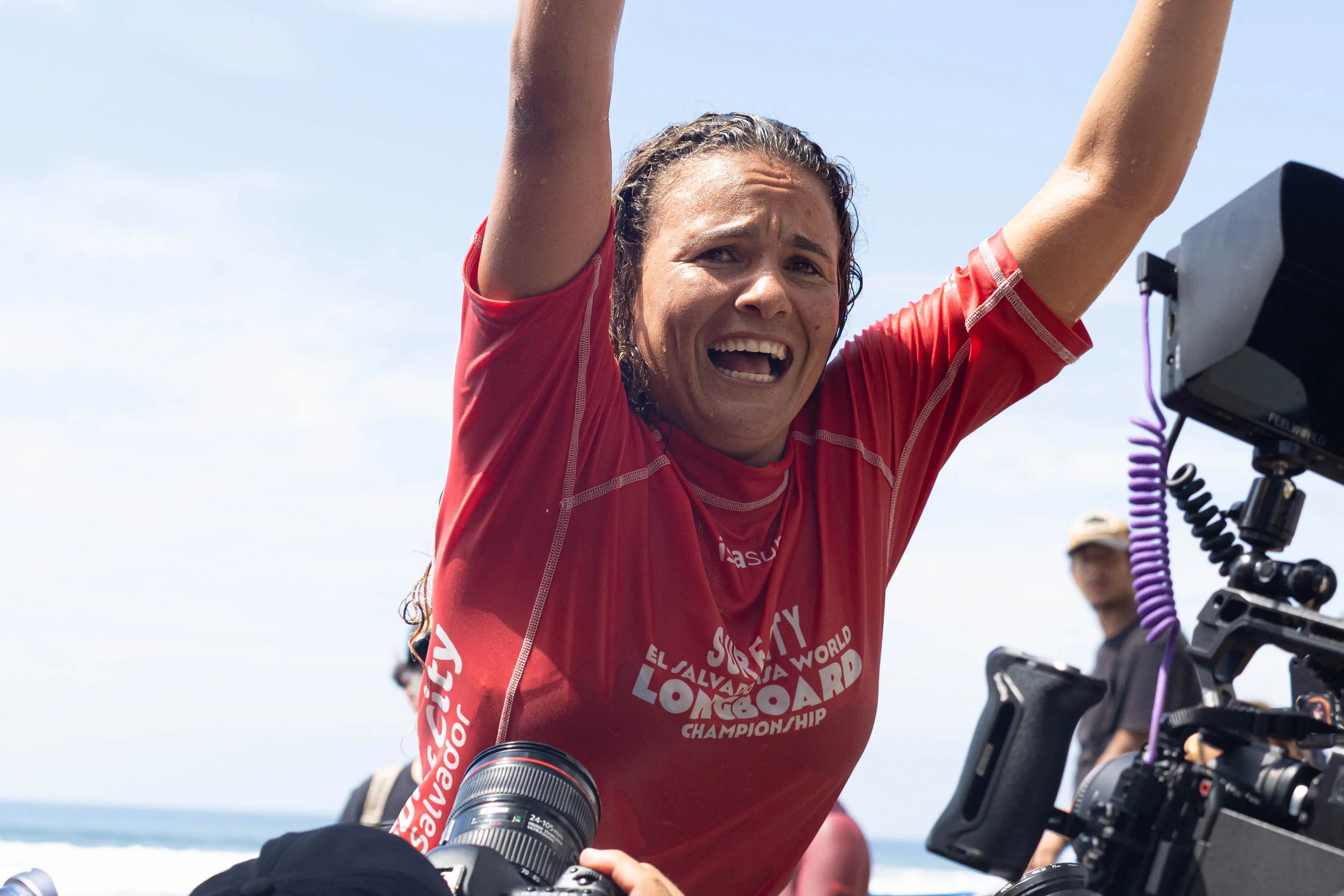 Longboard : la Réunionnaise Alice Lemoigne sacrée championne du monde au Salvador