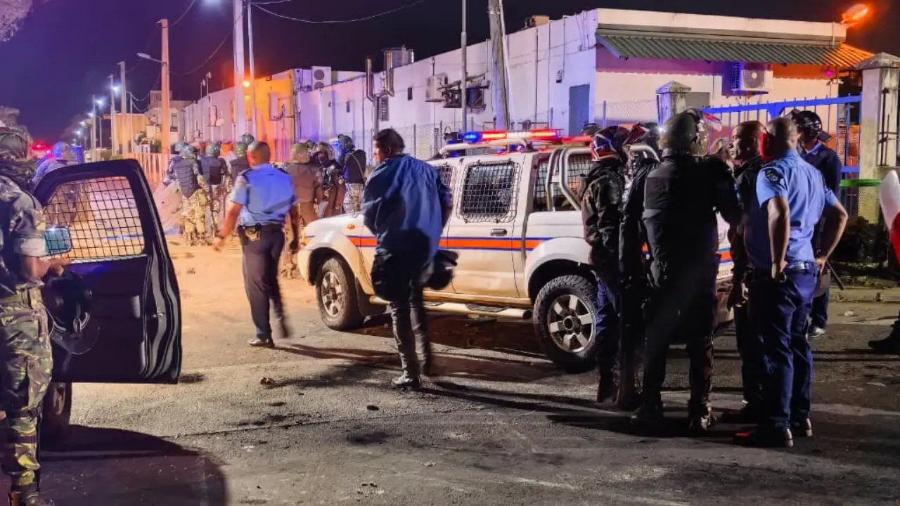 Couvre-feu dans une partie de l’île Maurice après des manifestations émaillées de violence