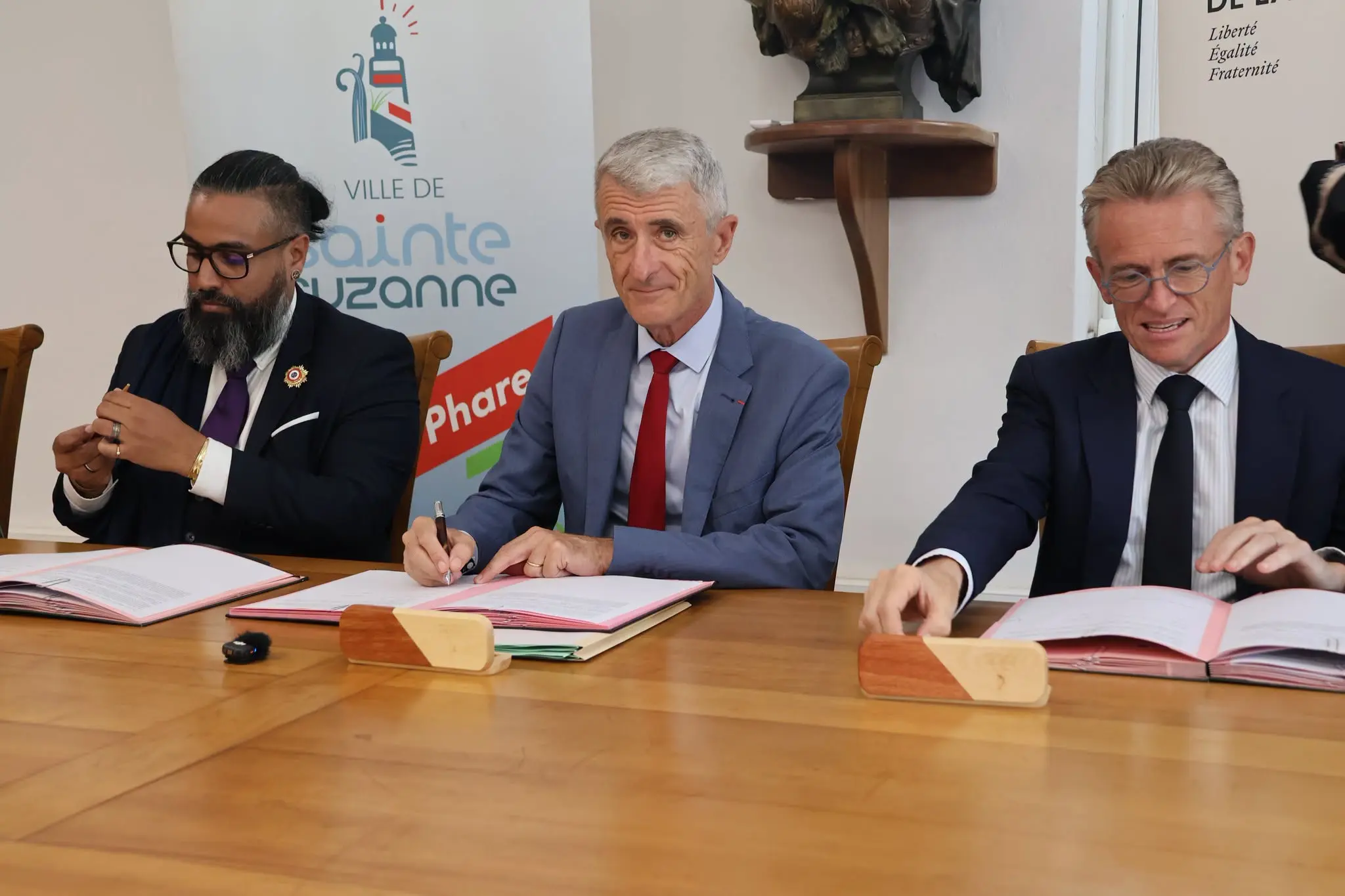 La Réunion : L’État accompagne la commune de Sainte-Suzanne dans le redressement de sa situation financière via la signature d'un COROM