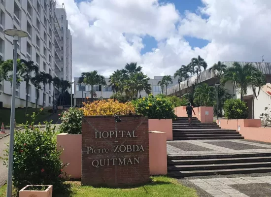 Martinique: Des agents de sécurité du CHU gravement blessés, les Ministres Lecornu et Véran dénoncent une agression « lâche&nbsp;et violente»