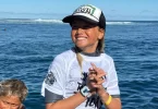 Surf : La jeune Polynésienne Kelia Gallina, 12 ans, va surfer avec les meilleurs du monde à la Tahiti Pro