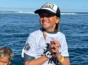 Surf : La jeune Polynésienne Kelia Gallina, 12 ans, va surfer avec les meilleurs du monde à la Tahiti Pro