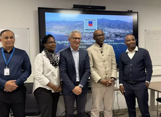 Connectivité : Mayotte accélère le déploiement de la fibre optique avec 8 nouveaux chantiers et un raccordement total prévu d'ici 2029