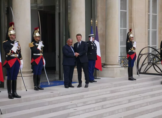 Le Président français a reçu le Premier ministre du Vanuatu Jotham Napat à l’Élysée pour consolider leurs partenariats stratégiques