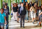 Nouvelle-Calédonie : Manuel Valls à la rencontre des élèves de Nouméa dans un contexte de crise sociale