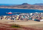 À Saint-Pierre et Miquelon, un colloque sur Miquelon-Langlade, « territoire insulaire d’outre-mer exemplaire face aux risques climatiques »