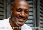 Regards sur les Outre-mer avec Harry Roselmack : journaliste, écrivain, réalisateur, producteur, acteur de la silver économie en Martinique… un homme aux mille facettes, guidé par la nature et l’humain