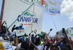 UFR-Chanflor, la yole du Robert, remporte sur le fil le 39ème Tour des Yoles Rondes en Martinique