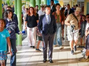 Nouvelle-Calédonie : Manuel Valls à la rencontre des élèves de Nouméa dans un contexte de crise sociale