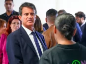 Le ministre des Outre-mer Manuel Valls prolonge son déplacement en Nouvelle-Calédonie