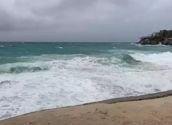 L'ouragan Erin se renforce à nouveau à l'approche des Bahamas