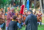 Hawaii a officiellement passé  « la rame » de l'organisation du Festival des Arts du Pacifique à la Nouvelle-Calédonie