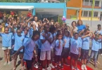 Guadeloupe : Ophély Mézino initie des écoliers à la langue des signes à Morne-à-l’Eau