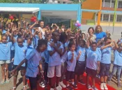 Guadeloupe : Ophély Mézino initie des écoliers à la langue des signes à Morne-à-l’Eau