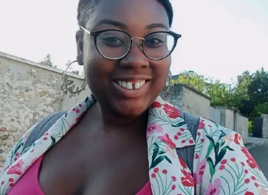 PORTRAIT. Entre l’Île-de-France, la Martinique et le Cap-Vert, l’insulaire Jennifer Soares Garcia veut raconter les Outre-mer autrement