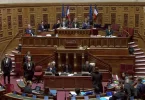 Nouvelle-Calédonie: le Parlement entérine le report des élections provinciales