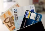 Les tarifs bancaires toujours plus élevés dans les DCOM, des écarts qui se réduisent dans le Pacifique