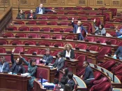 Outre-mer: le Sénat adopte le projet de loi contre la "vie chère" sur des mesures jugées insuffisantes pour les parlementaires