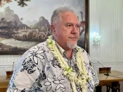 Décolonisation : Moetai Brotherson attaque l’État au tribunal administratif