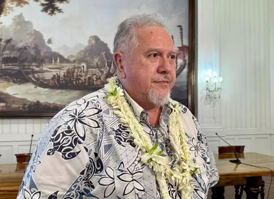 Décolonisation : Moetai Brotherson attaque l’État au tribunal administratif