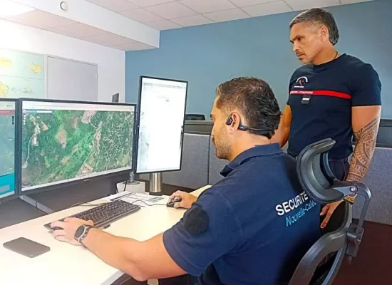 Nouvelle-Calédonie : Déploiement de drones et d’hélicoptères, calcul des surfaces brûlées… Quel est le rôle de la cellule feux de forêt ?