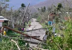 Ouragan Melissa : avions chargés d'aide et hélicoptères affluent en Jamaïque