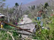 Ouragan Melissa : avions chargés d'aide et hélicoptères affluent en Jamaïque