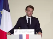 Emmanuelle Macron muscle la défense spatiale et souhaite moderniser le centre spatial guyanais de Kourou