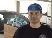 En Polynésie, Wolfram Haass transforme des déchets plastiques en lunettes de soleil