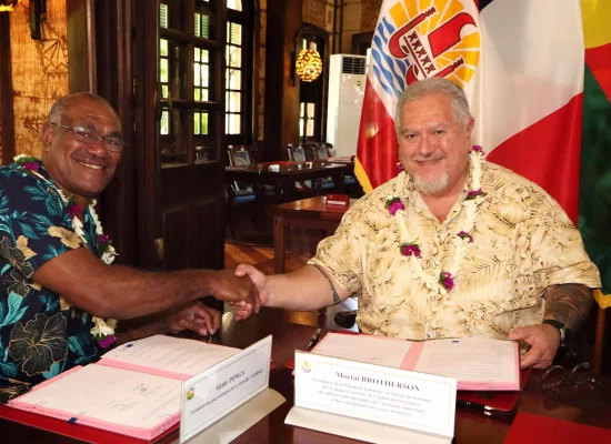 Aquaculture, numérique, emploi local, santé : Qu’y a-t-il dans l’accord-cadre de partenariat entre la Polynésie et la Nouvelle-Calédonie ?