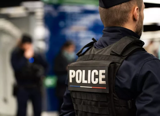 Gare Montparnasse : Un policier tire sur un homme originaire de Wallis et Futuna, connu pour violences conjugales exhibant un couteau