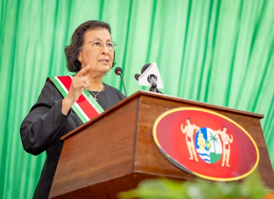 Suriname : la présidente promet une « feuille de route » de développement pour le 50e anniversaire de l'indépendance