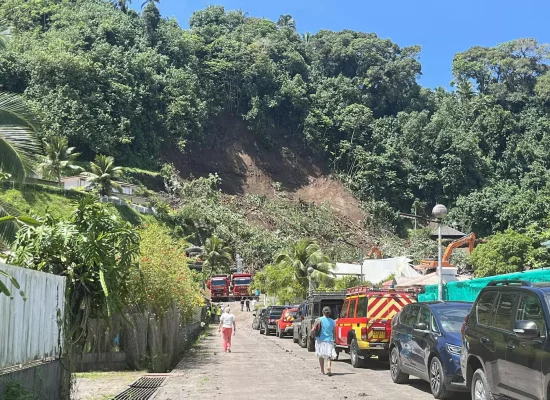 Quatre morts et quatre autres personnes disparues dans un glissement de terrain à Tahiti