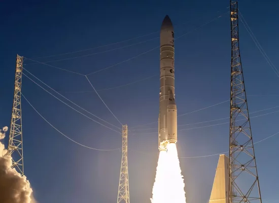 Décollage réussi pour la fusée européenne Ariane 6 en Guyane avec le satellite Sentinel-1D à son bord