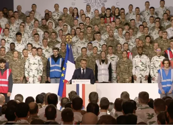 Emmanuel Macron relance le "service national", militaire et volontaire