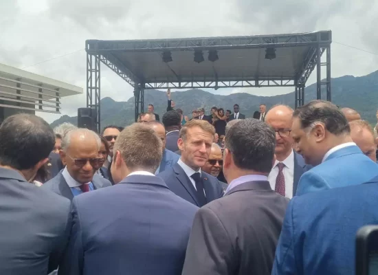 Après Maurice, Emmanuel Macron met le cap sur l'Afrique du Sud pour le dévoilement de 15 noms français au mémorial de l'apartheid dont les Martiniquais Aimé Césaire, Frantz Fanon et le Réunionnais Paul Vergès avant l'ouverture du G20