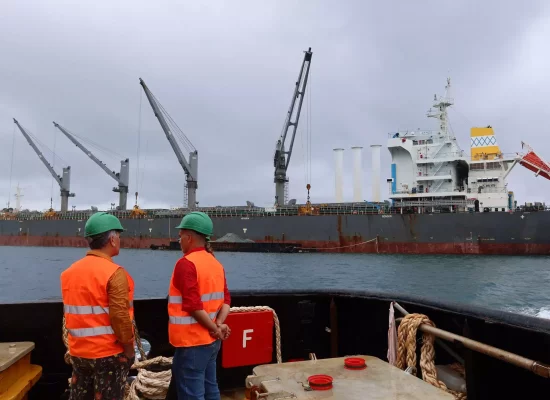 Un minéralier à propulsion éolienne en Nouvelle-Calédonie, une première