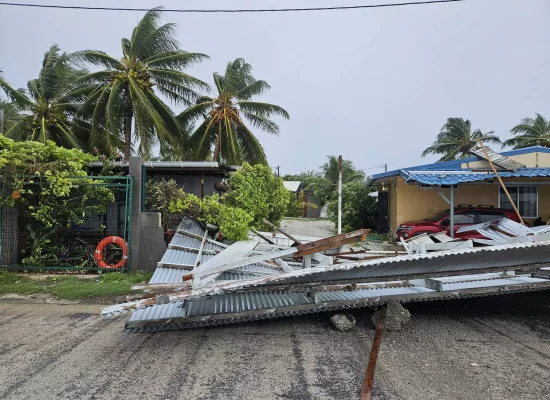 En Polynésie, un minimum dépressionnaire apporte orages, vents forts, fortes pluies et vagues-submersion aux Tuamotu