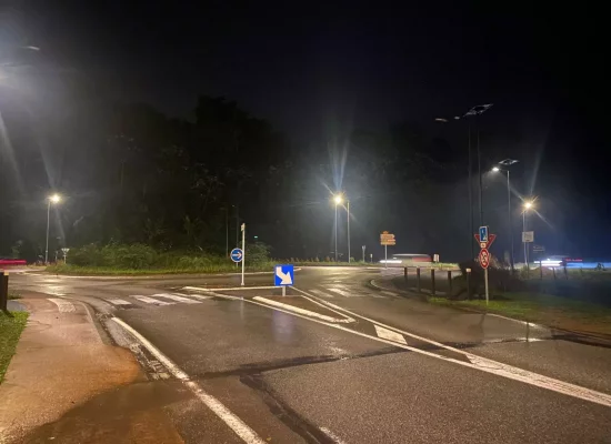Guyane : la Collectivité territoriale déploie un éclairage solaire expérimental sur plusieurs axes routiers