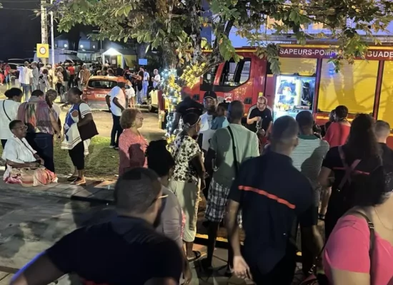 Une voiture heurte un camion-restaurant en Guadeloupe : 19 piétons blessés dont sept enfants