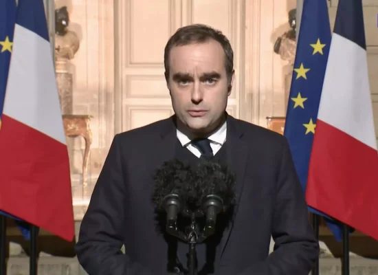 La loi spéciale adoptée, Sébastien Lecornu « persuadé » qu'un compromis est possible sur le budget en janvier