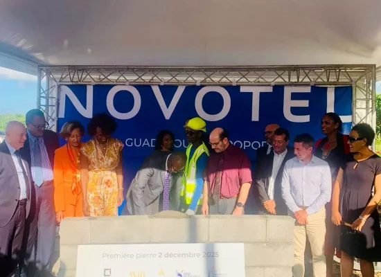 Guadeloupe : La pose de la première pierre du Novotel marque le début d'un programme de développement hôtelier pour Caraïbes Invest