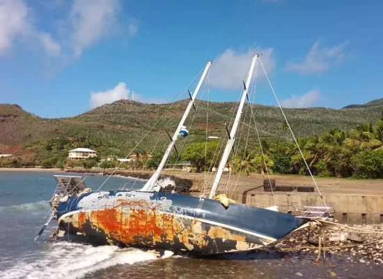 Épaves maritimes : la Polynésie française engage une opération majeure de dépollution des lagons